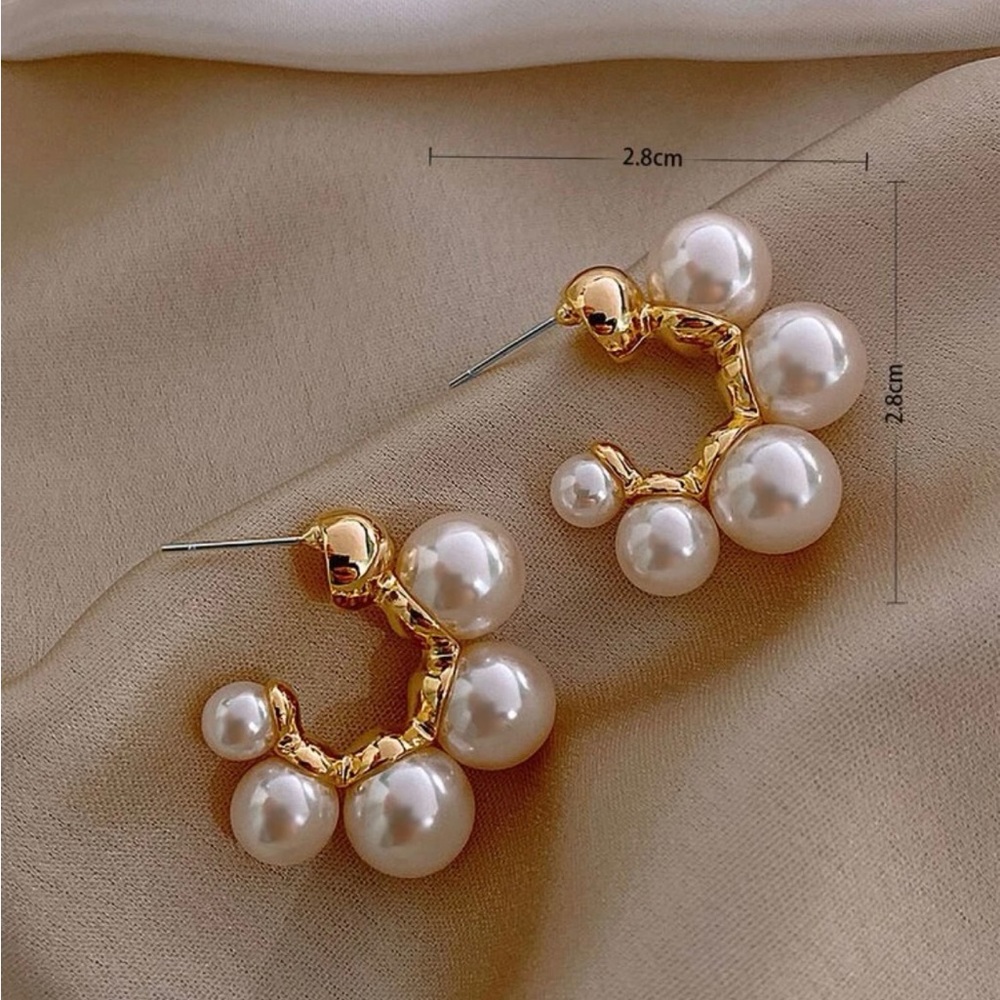 ✨Faux Pearl Hoop Earrings - Picture 7 of 8